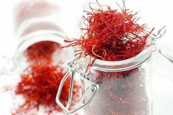 Șofran: Sunt cel mai scump condiment din lume, dar mă vei înmuia doar?